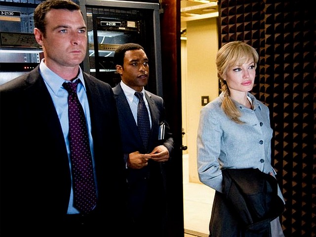 Salt Liev Schreiber, Chiwetel Ejiofor and Angelina Jolie Still пазл игру 